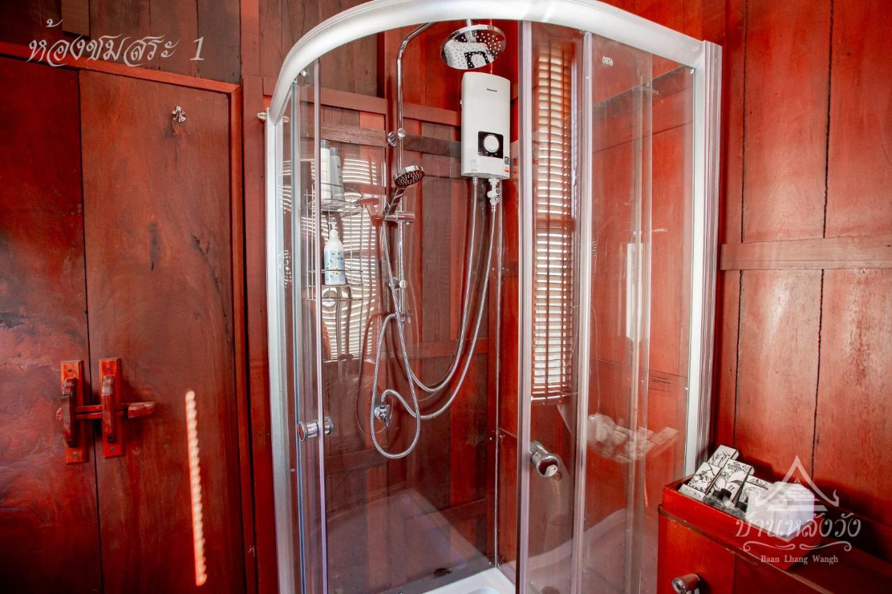 Baan Lhang Wangh บ้านหลังวัง ピサヌローク エクステリア 写真