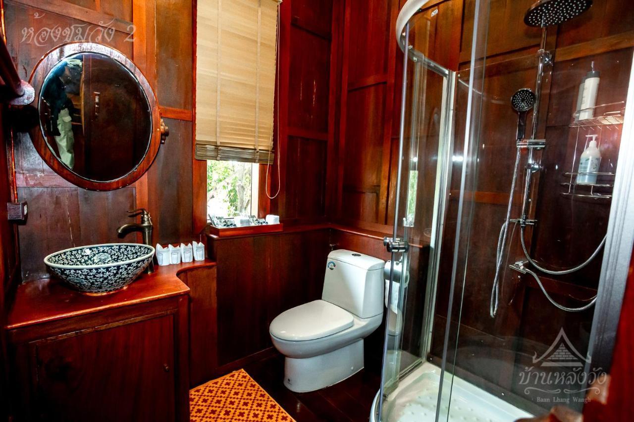 Baan Lhang Wangh บ้านหลังวัง ピサヌローク エクステリア 写真