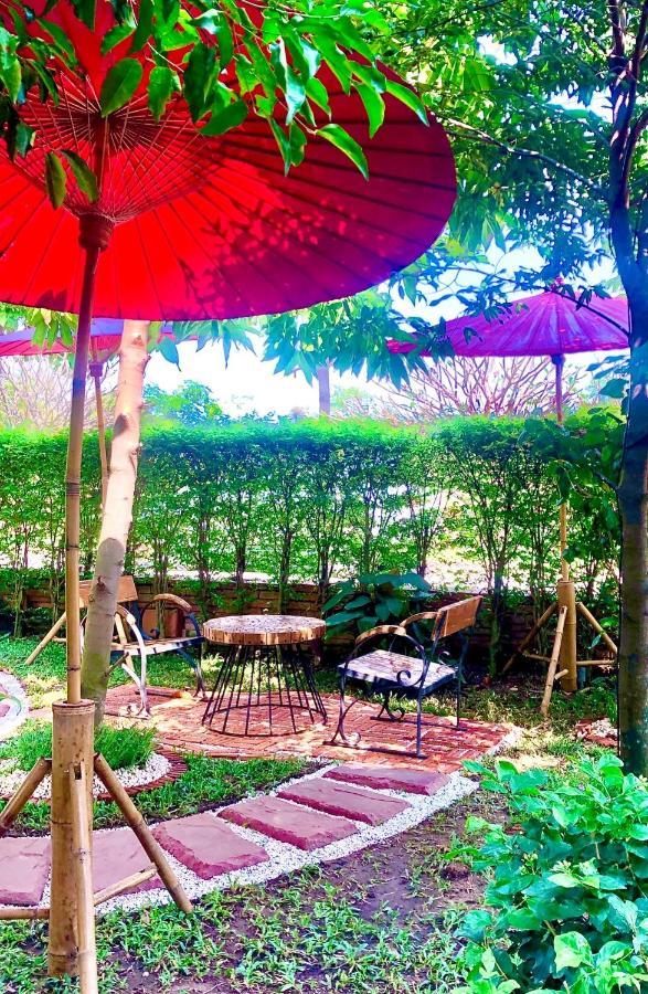 Baan Lhang Wangh บ้านหลังวัง ピサヌローク エクステリア 写真