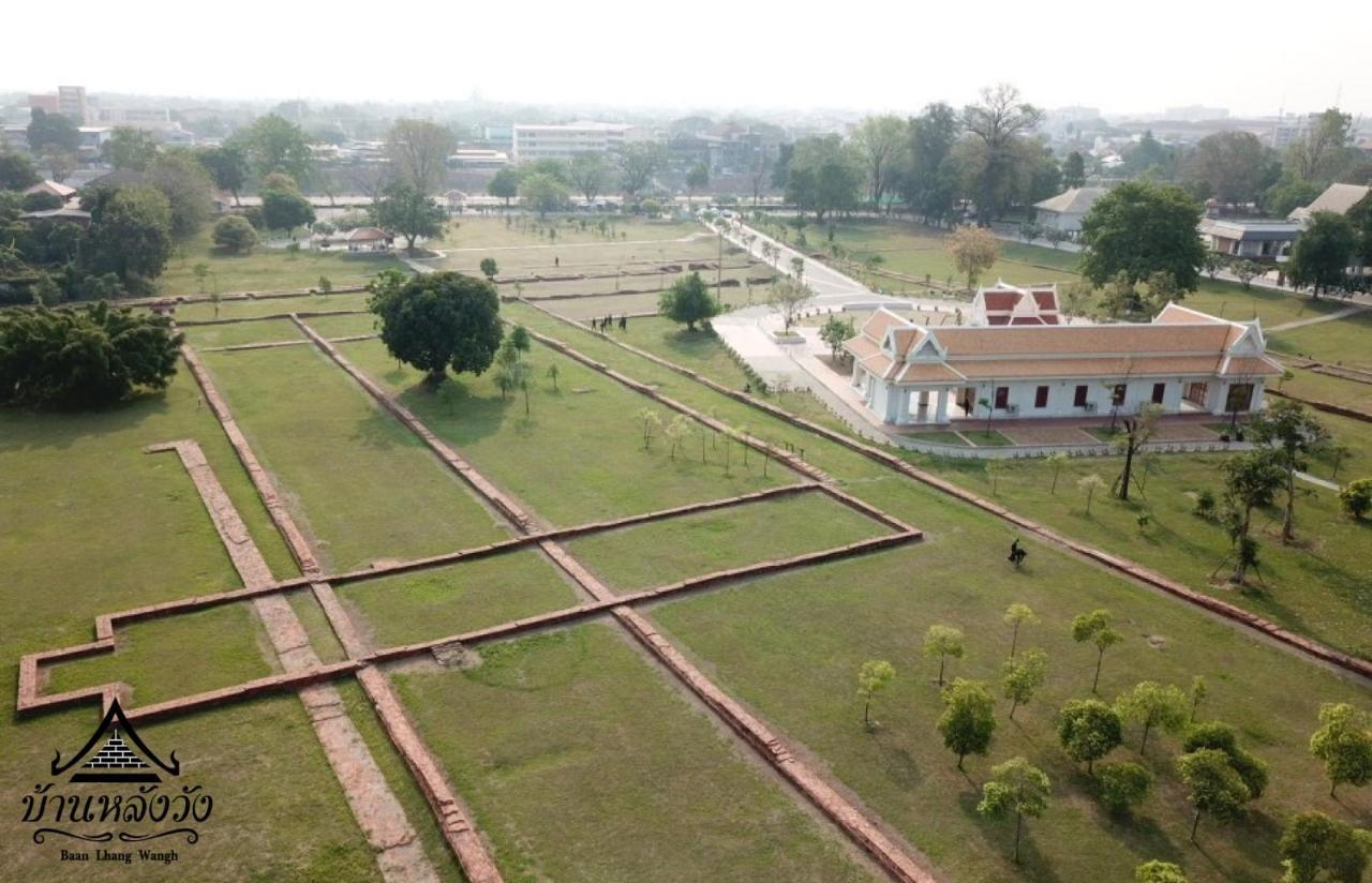 Baan Lhang Wangh บ้านหลังวัง ピサヌローク エクステリア 写真